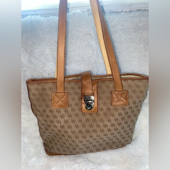 Dooney & Bourke Signature DB Tan Brown Shoulder Shoulder And Coin Purse - Picture 3 of 15